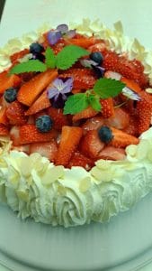 mansikka torttu jordgubbstarta