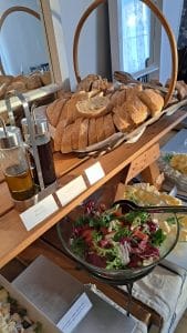 salaattipoyta salladsbord